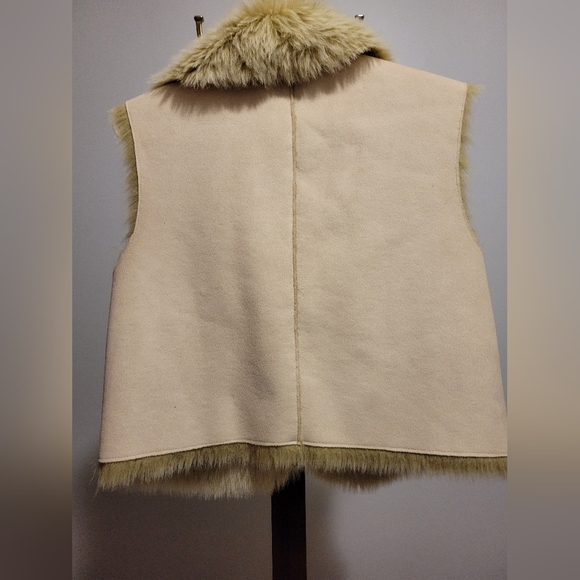 REVERSIBLE FAUX FUR SUEDE VEST - Picture 5 of 10